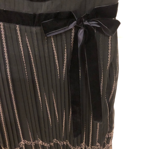 Ann Taylor Loft cocktail dress, blk, pleaded, Sz 8 - Picture 5 of 10